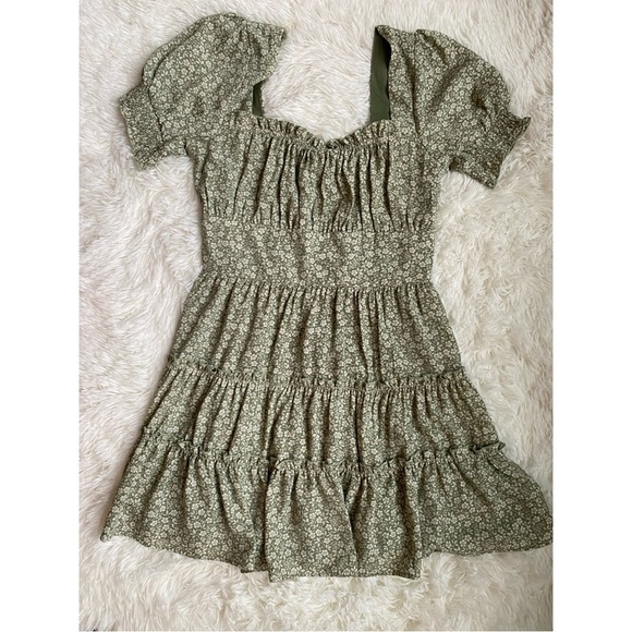 Trixxi short sleeve green floral dress.  Size L. Junior. - Picture 1 of 3